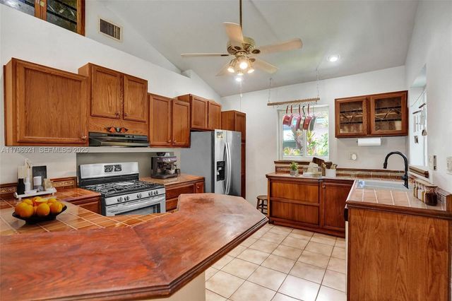 326 S 14th Avenue, Hollywood, FL 33020