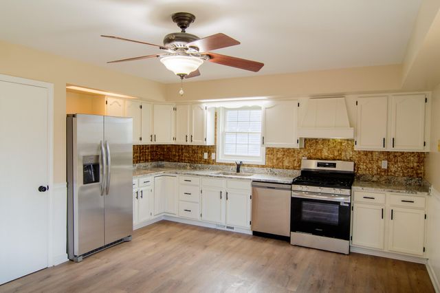 1900 Loganberry Lane, Crown Point, IN 46307