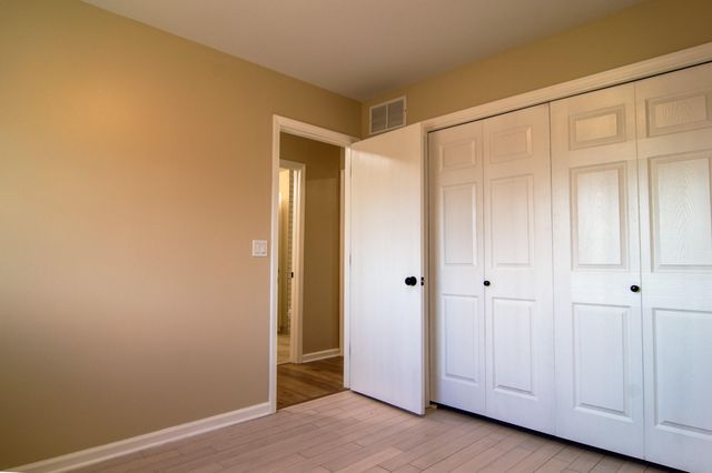 1900 Loganberry Lane, Crown Point, IN 46307