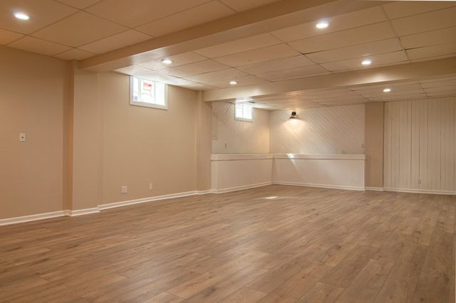 1900 Loganberry Lane, Crown Point, IN 46307