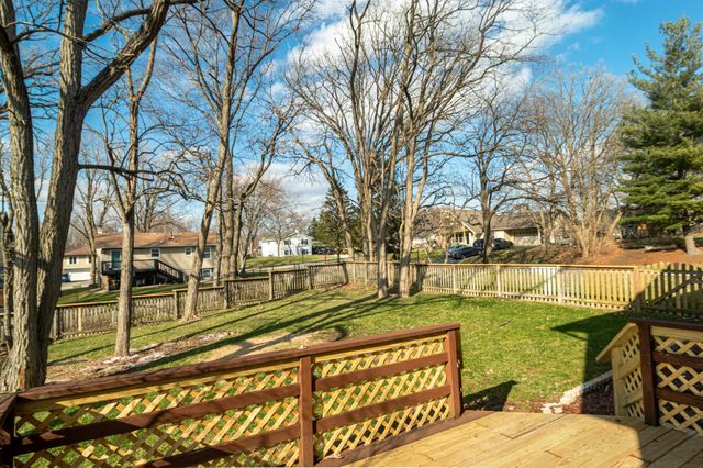 1900 Loganberry Lane, Crown Point, IN 46307