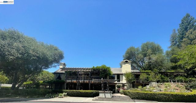 498 Freitas Rd, Danville, CA 94526
