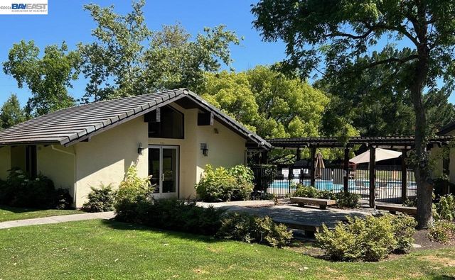 498 Freitas Rd, Danville, CA 94526