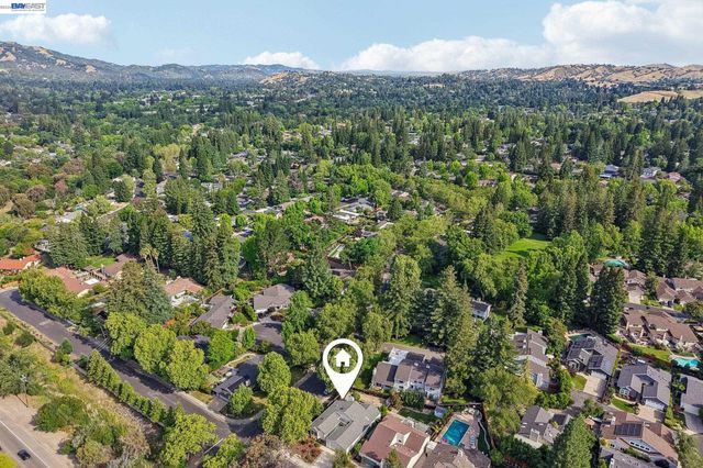 498 Freitas Rd, Danville, CA 94526