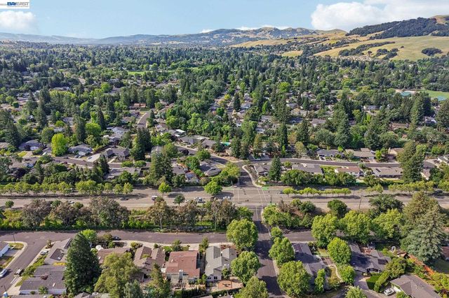 498 Freitas Rd, Danville, CA 94526