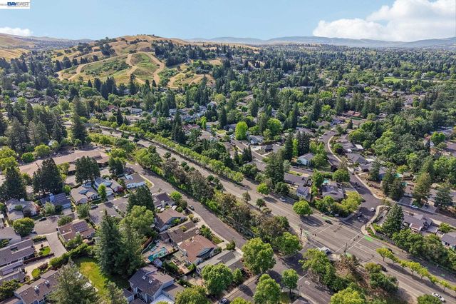 498 Freitas Rd, Danville, CA 94526