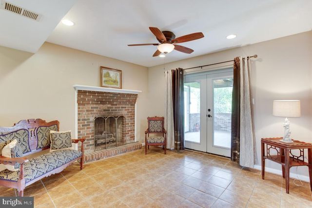 324 OVERLOOK DR, Prince Frederick, MD 20678
