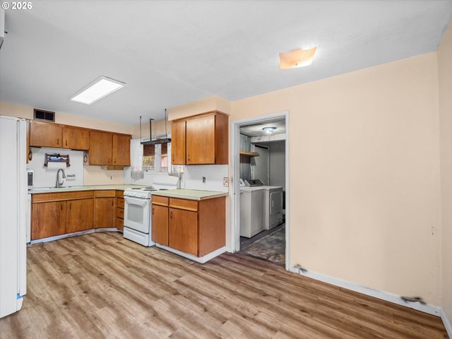 12939 Ne HANCOCK St, Portland, OR 97230