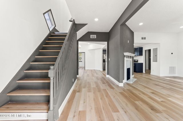 101 E 7TH Street, Jacksonville, FL 32206