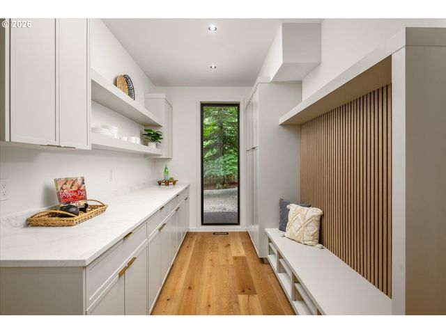 5152 Sw Dawn St, Lake Oswego, OR 97035
