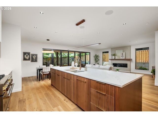 5152 Sw Dawn St, Lake Oswego, OR 97035