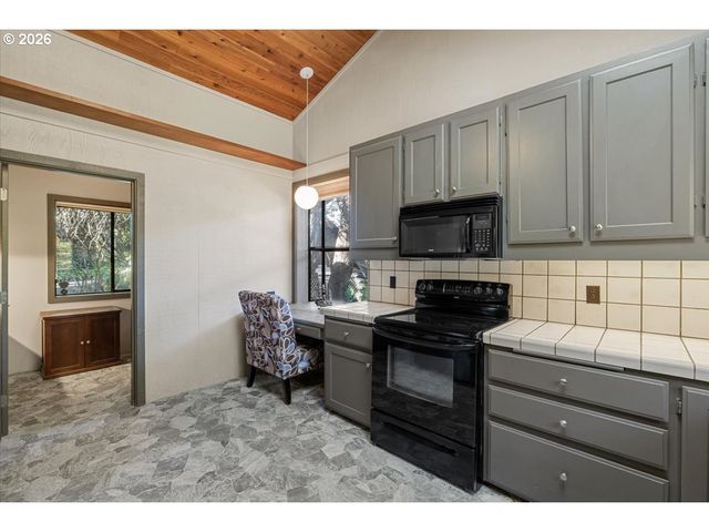 17454 BLUFF Dr, Brookings, OR 97415