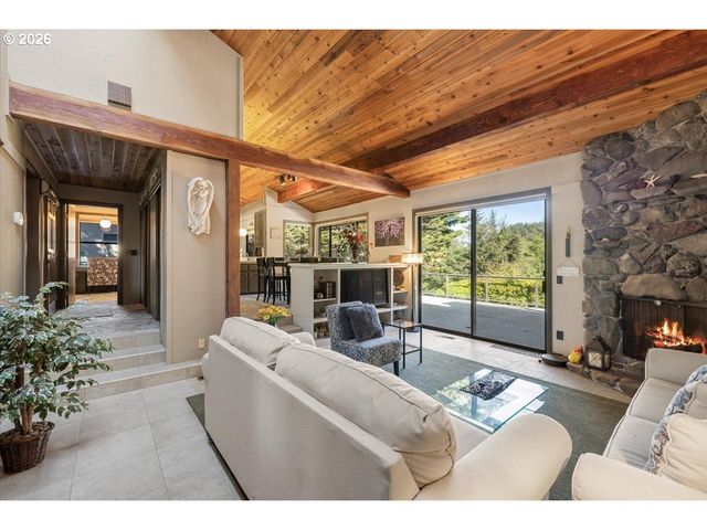 17454 BLUFF Dr, Brookings, OR 97415