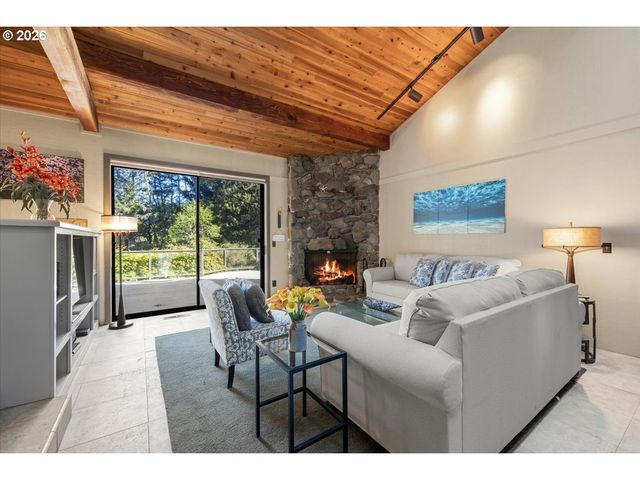 17454 BLUFF Dr, Brookings, OR 97415