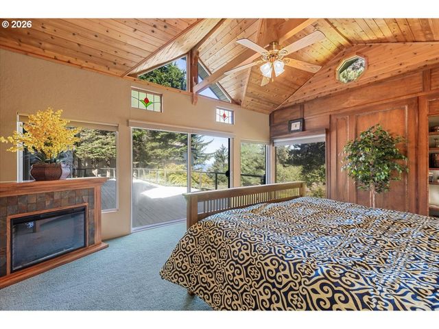 17454 BLUFF Dr, Brookings, OR 97415