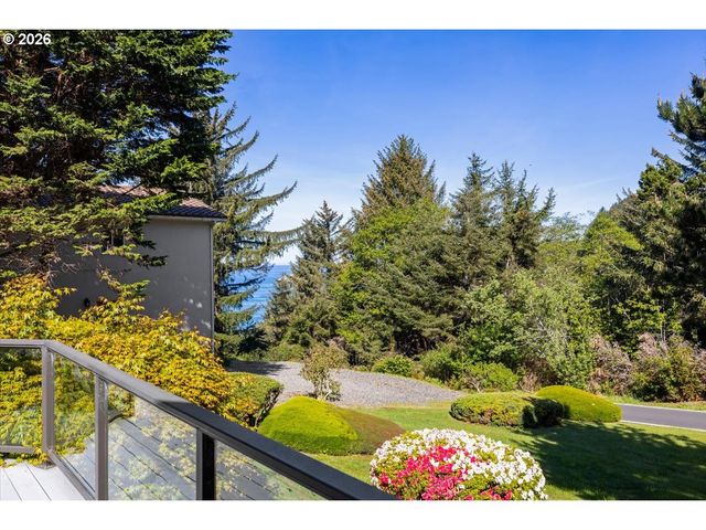 17454 BLUFF Dr, Brookings, OR 97415