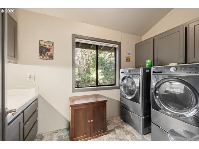17454 BLUFF Dr, Brookings, OR 97415