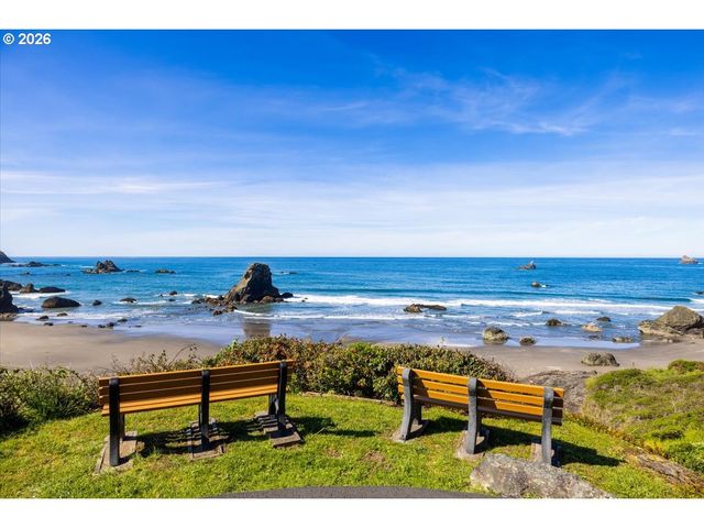 17454 BLUFF Dr, Brookings, OR 97415