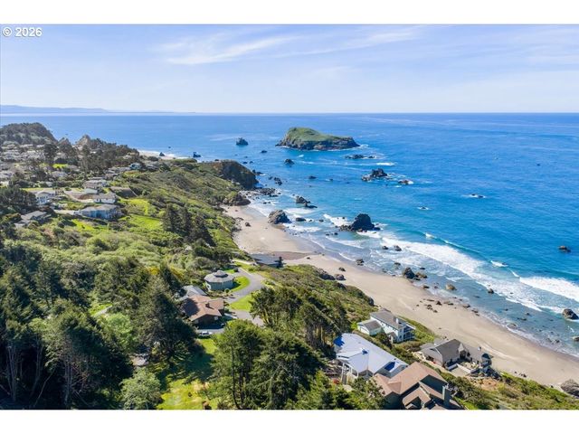 17454 BLUFF Dr, Brookings, OR 97415