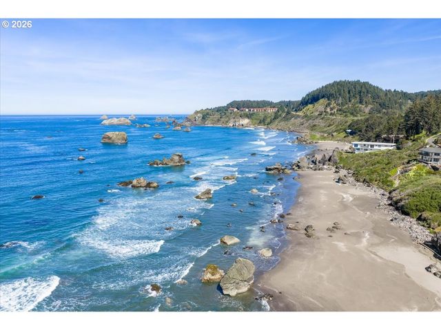 17454 BLUFF Dr, Brookings, OR 97415