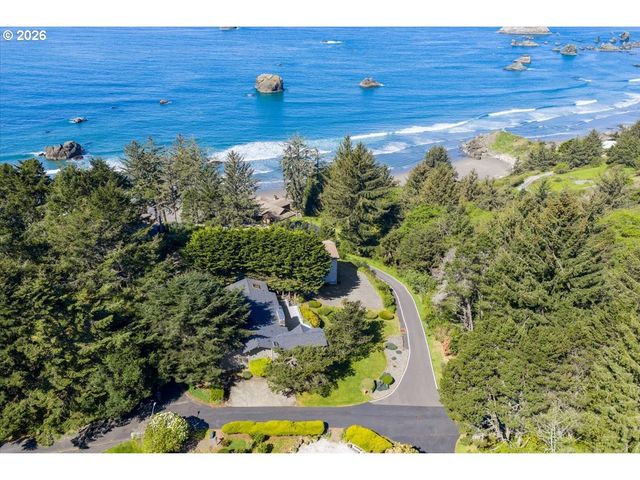 17454 BLUFF Dr, Brookings, OR 97415