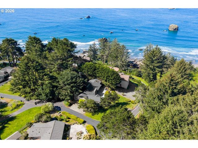 17454 BLUFF Dr, Brookings, OR 97415