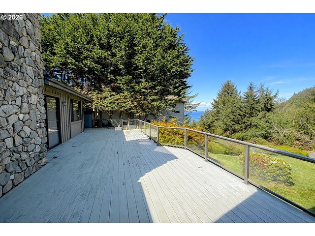 17454 BLUFF Dr, Brookings, OR 97415