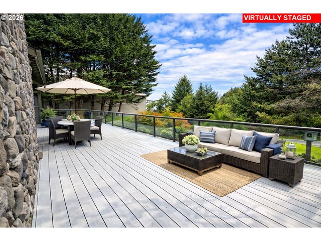 17454 BLUFF Dr, Brookings, OR 97415