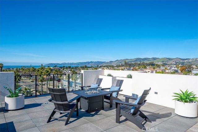 402 W Grand Avenue 301, Grover Beach, CA 93433