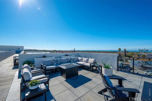 402 W Grand Avenue 301, Grover Beach, CA 93433