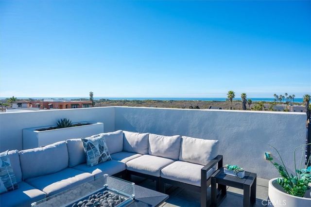 402 W Grand Avenue 301, Grover Beach, CA 93433