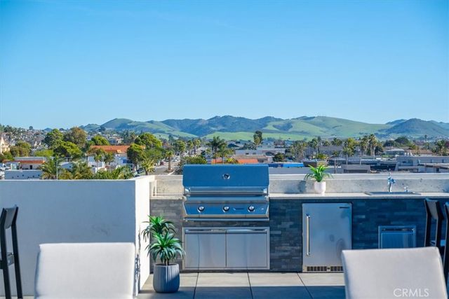 402 W Grand Avenue 301, Grover Beach, CA 93433