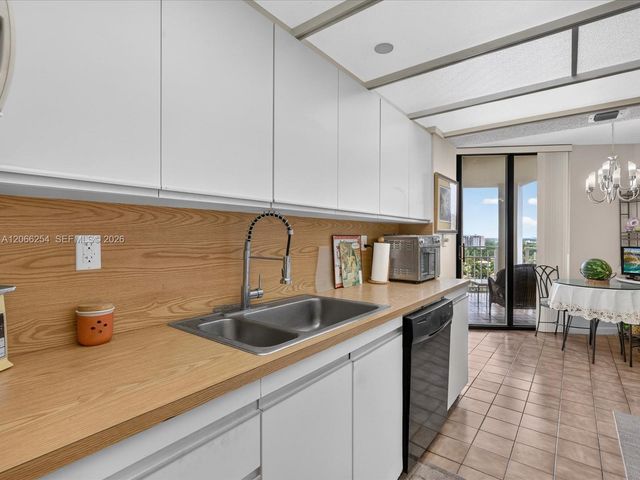 4000 Towerside Terrace 1407, Miami, FL 33138