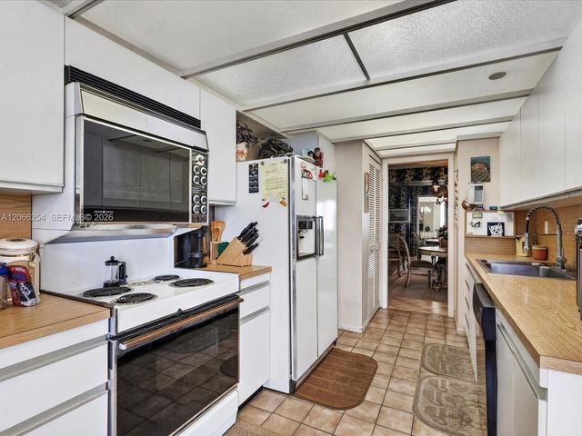 4000 Towerside Terrace 1407, Miami, FL 33138