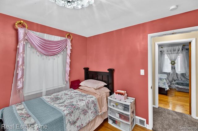 5001 Reuter Street, Dearborn, MI 48126