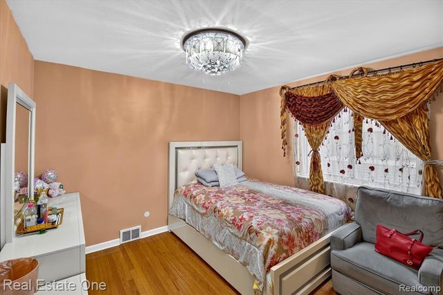 5001 Reuter Street, Dearborn, MI 48126