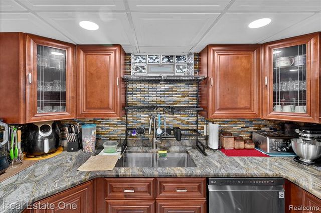 5001 Reuter Street, Dearborn, MI 48126