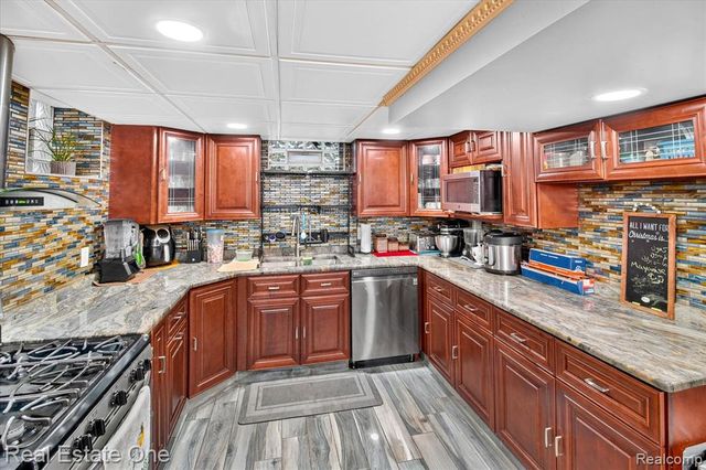 5001 Reuter Street, Dearborn, MI 48126