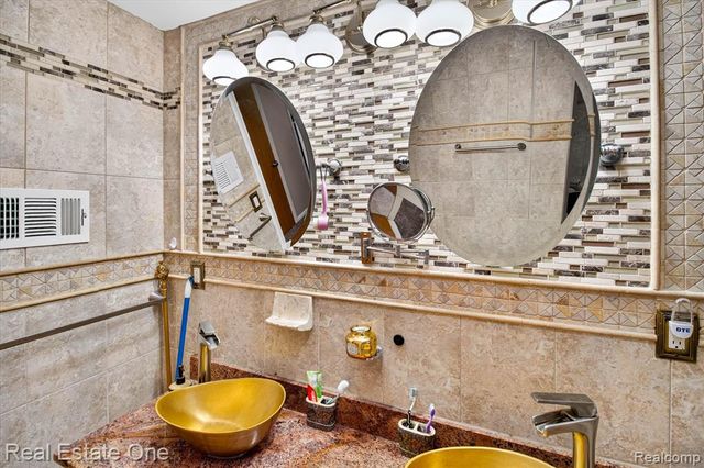 5001 Reuter Street, Dearborn, MI 48126