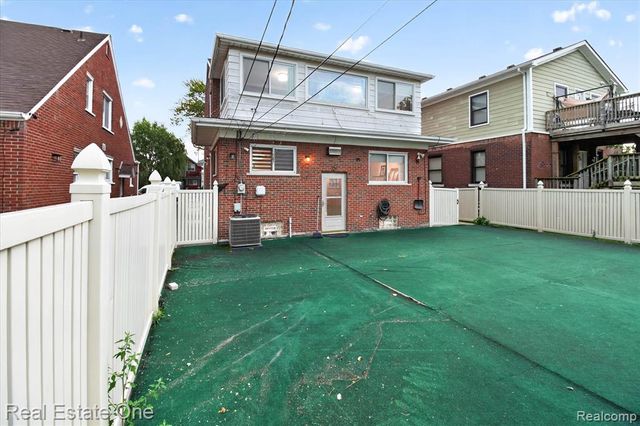 5001 Reuter Street, Dearborn, MI 48126