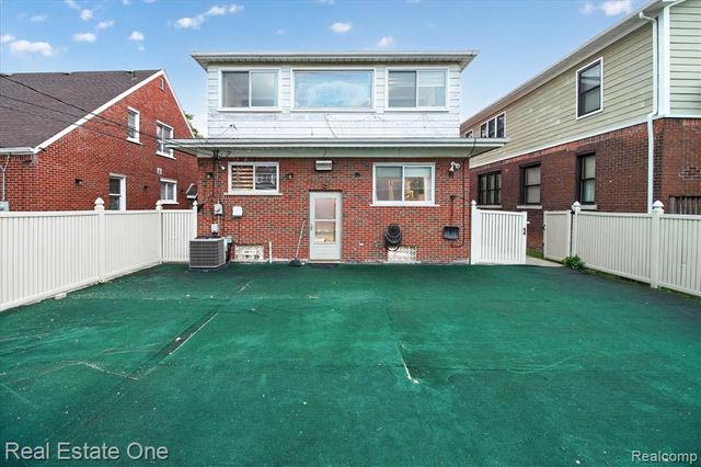 5001 Reuter Street, Dearborn, MI 48126