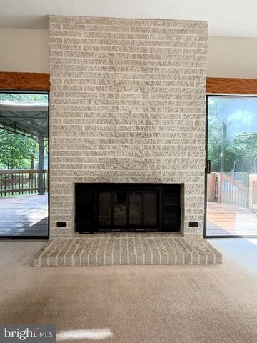 6660 HORSESHOE DR, La Plata, MD 20646