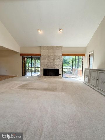 6660 HORSESHOE DR, La Plata, MD 20646