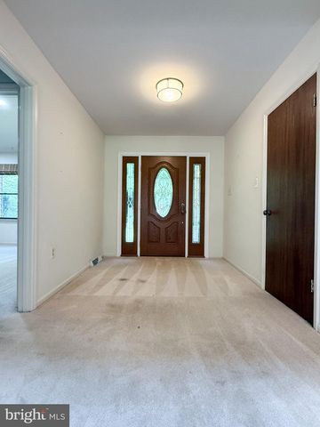 6660 HORSESHOE DR, La Plata, MD 20646
