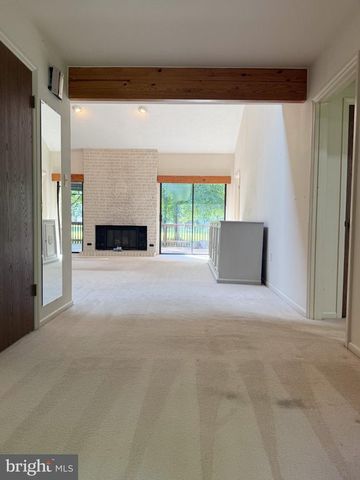 6660 HORSESHOE DR, La Plata, MD 20646
