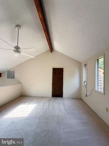6660 HORSESHOE DR, La Plata, MD 20646