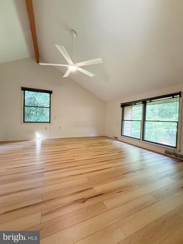 6660 HORSESHOE DR, La Plata, MD 20646