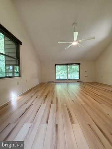 6660 HORSESHOE DR, La Plata, MD 20646