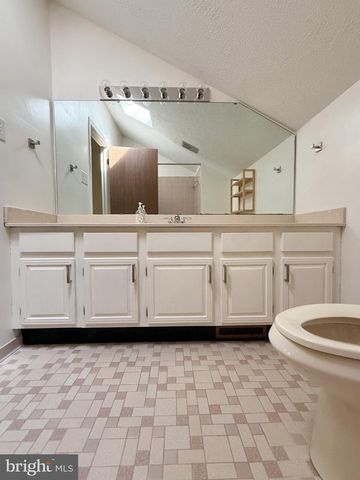 6660 HORSESHOE DR, La Plata, MD 20646