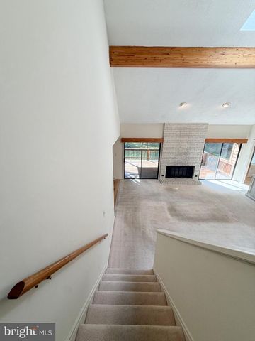 6660 HORSESHOE DR, La Plata, MD 20646
